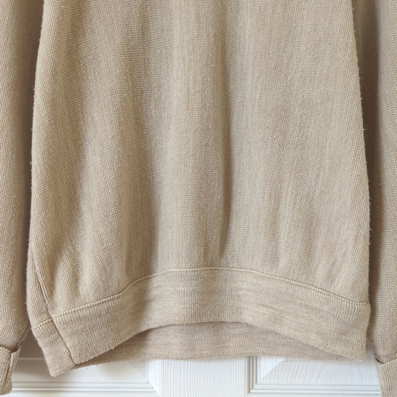 Izod 80's Vintage Classic Lightweight Embroidered Crest V-neck Sweater Beige M - Picture 7 of 11